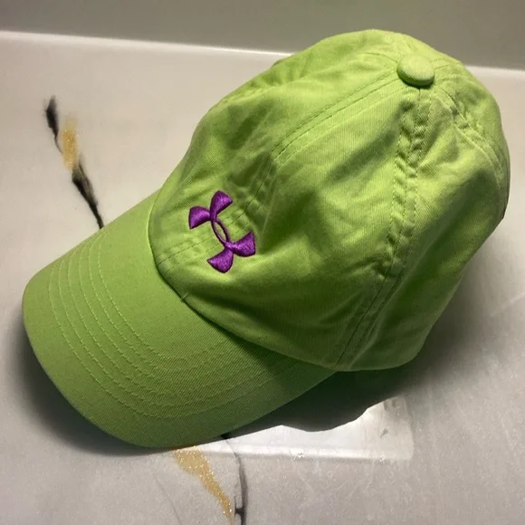 Youth Under Armour hat baseball cap Small stain on inside bill - Picture 1 of 5